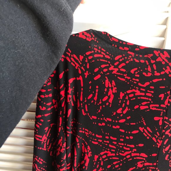 Evan Picone Dress Black and Red Long Sleeve V Neck & Gathering Detail Size 12 - Picture 8 of 10